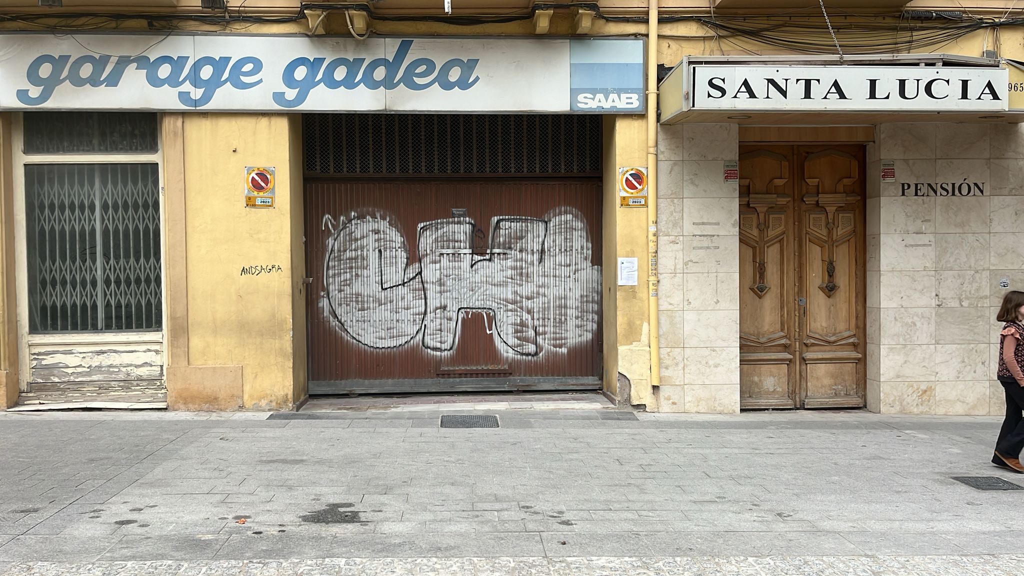 fake-garage-1