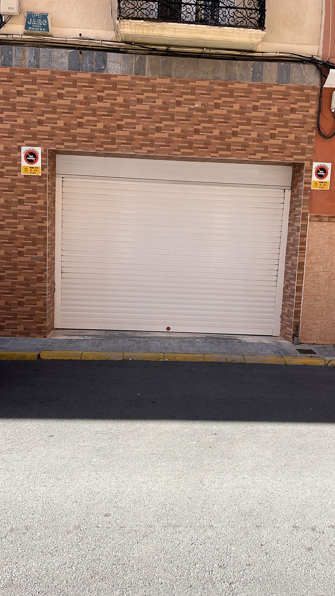 fake-garage-4