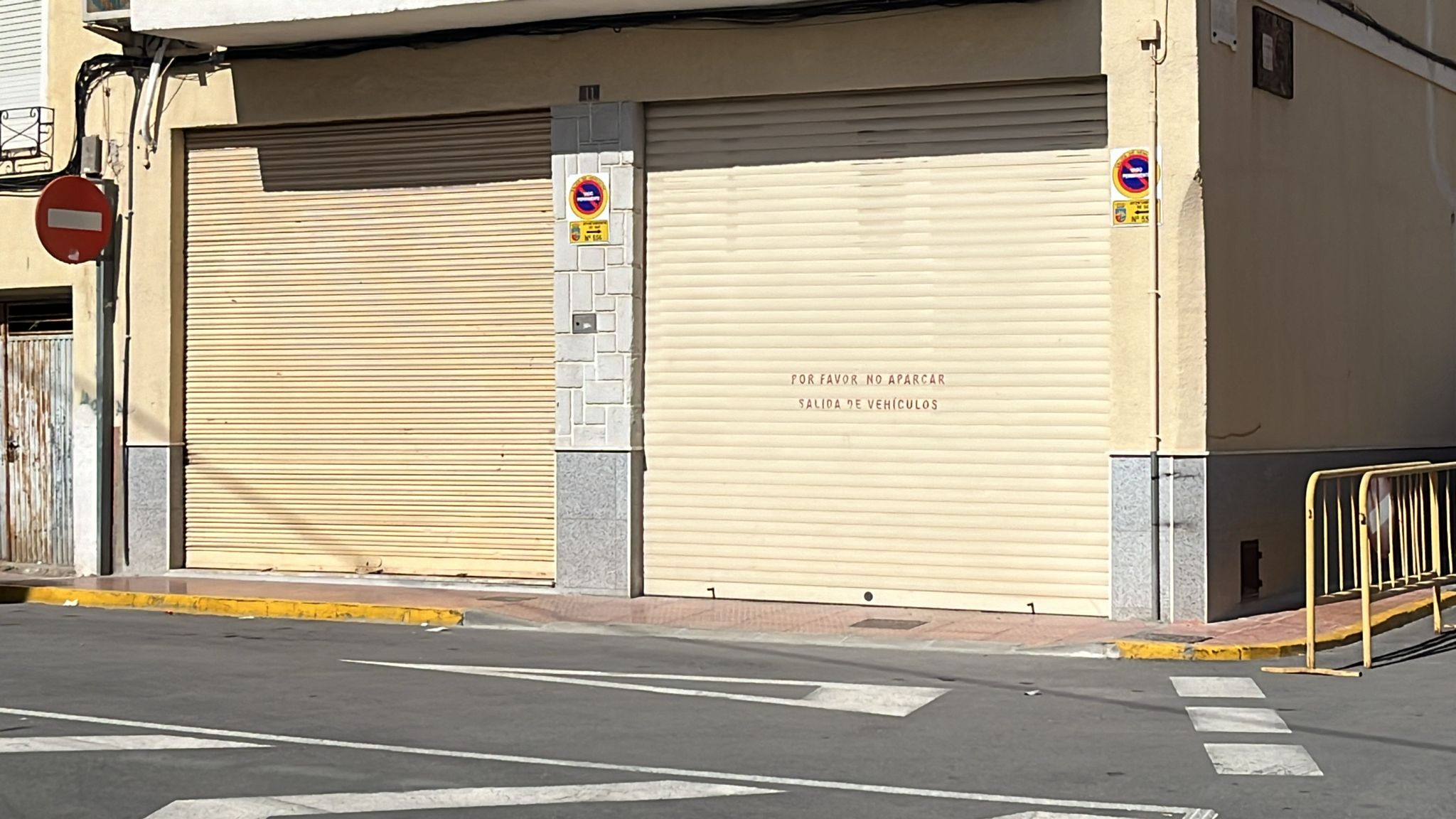 fake-garage-6