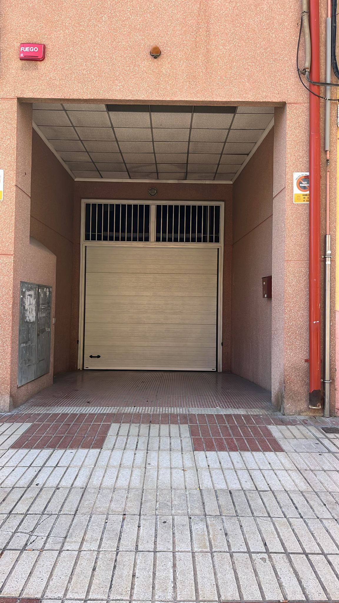 fake-garage-11