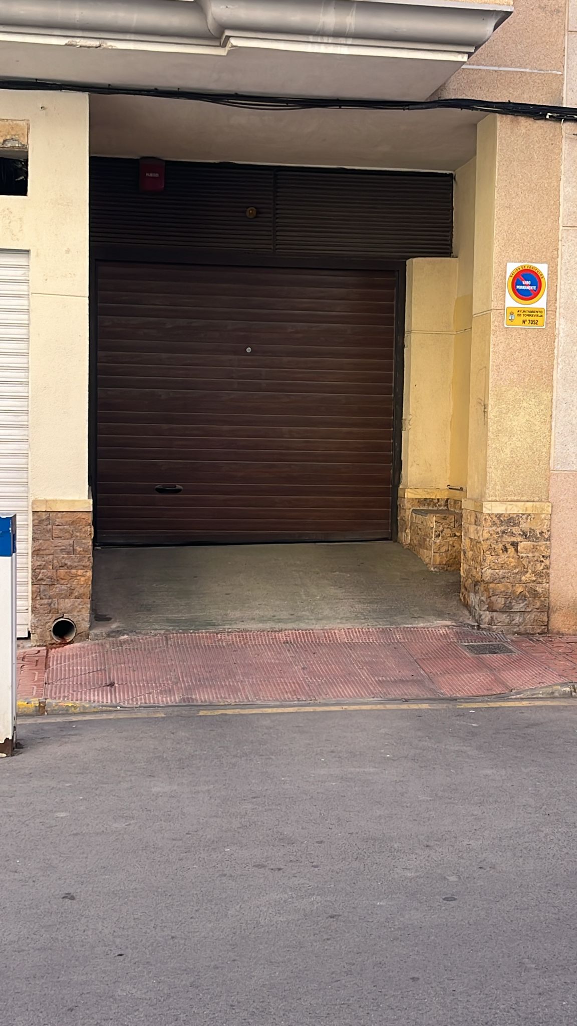 FAKE-GARAGE-20