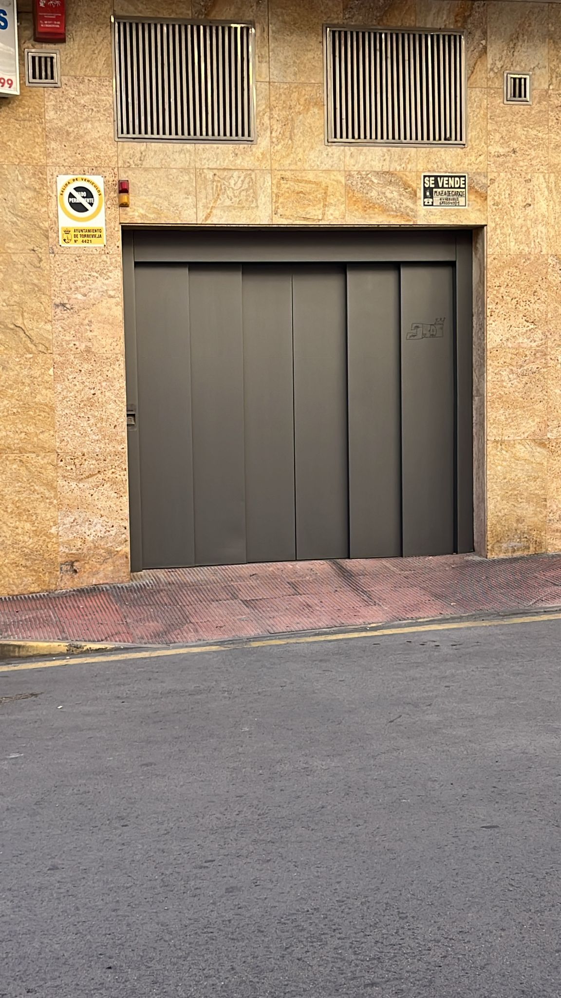 FAKE-GARAGE-22