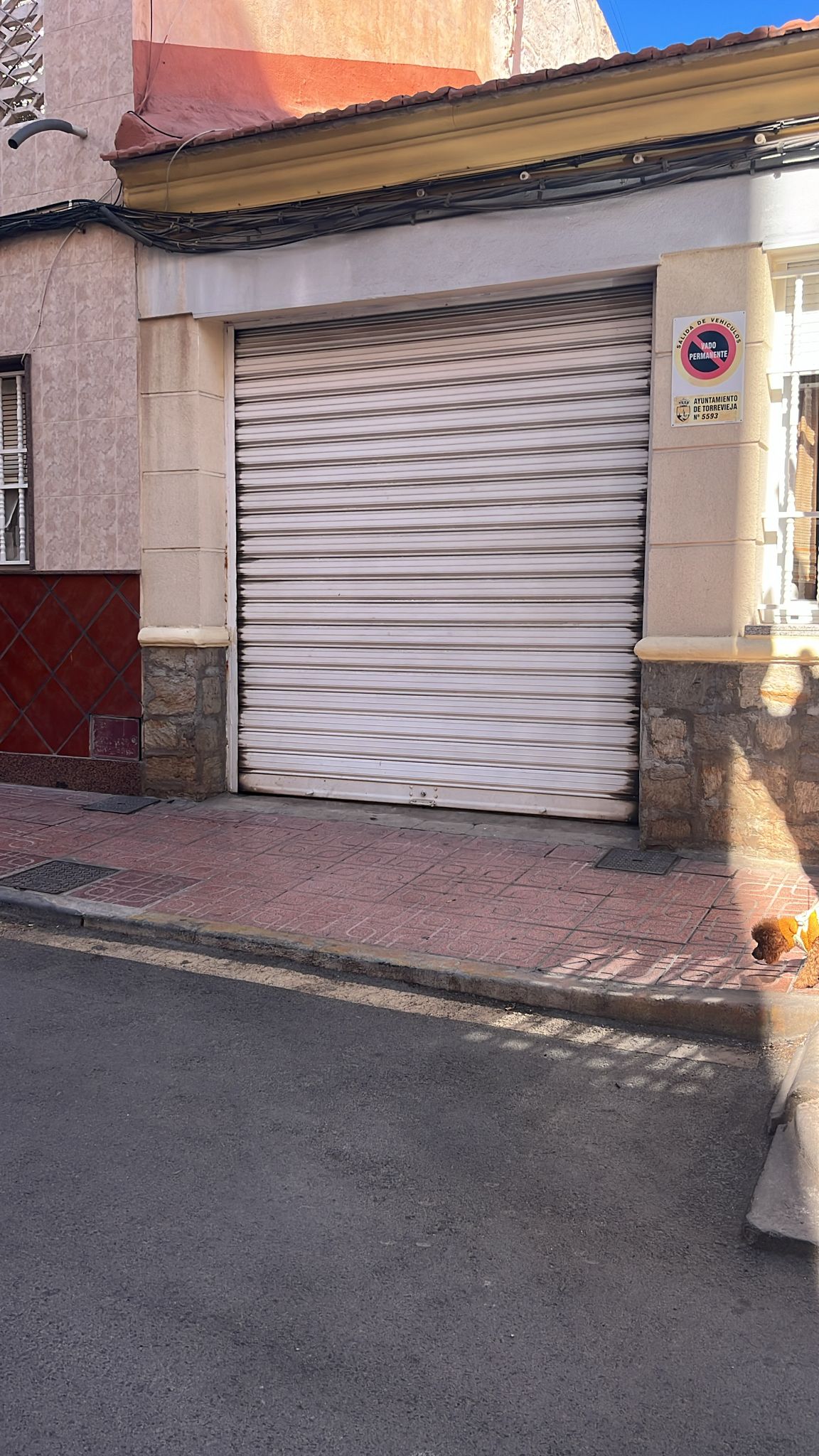 FAKE-GARAGE-23
